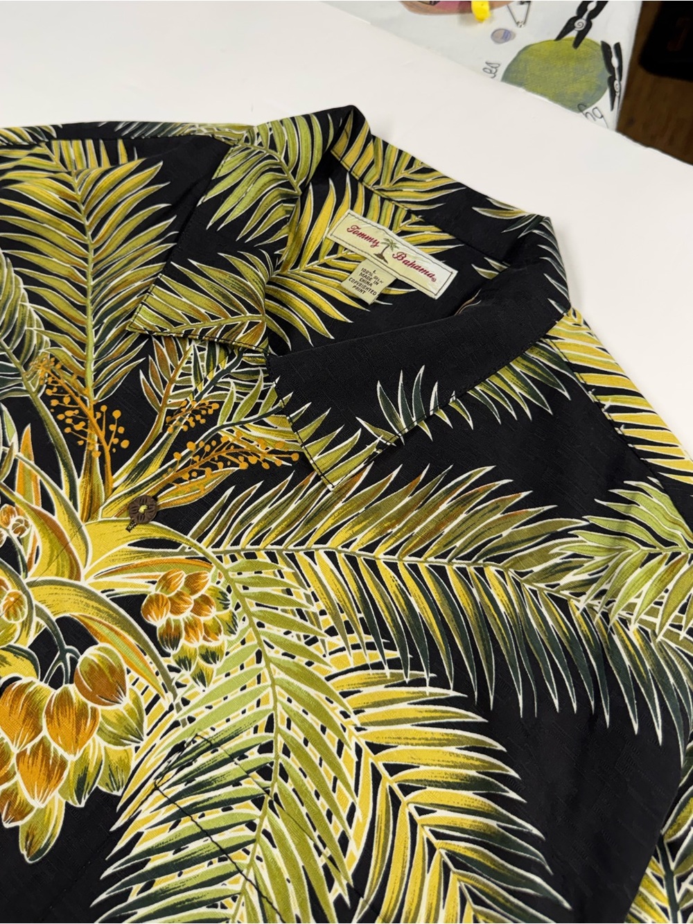 Tommy Bahama Men's 100% Silk Hawaiian Short Sleeve Shirt Size Large Beachwear